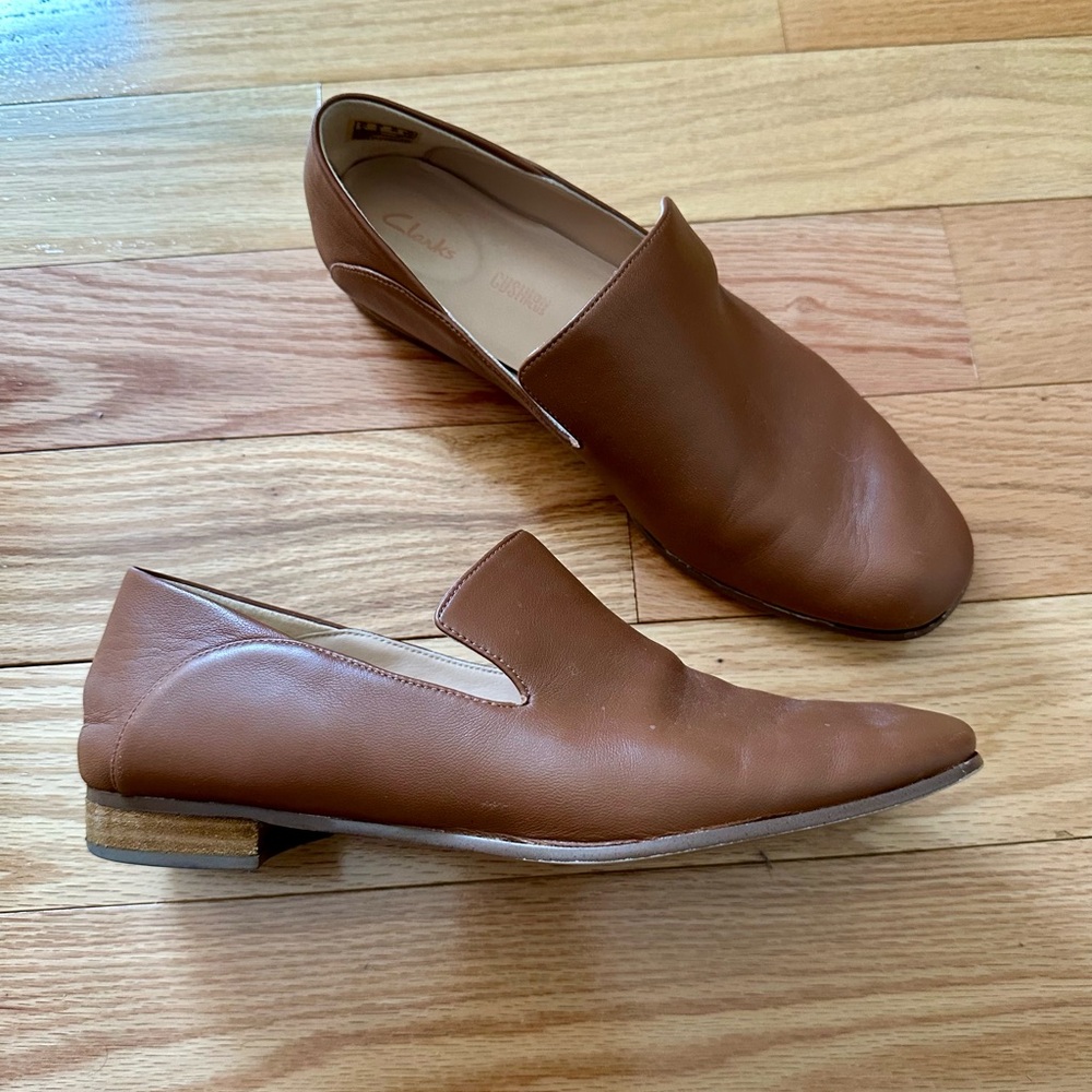 Clarks Brown Leather Loafers Slip On Flats Size 9 Cushion Soft Comfort ✨
